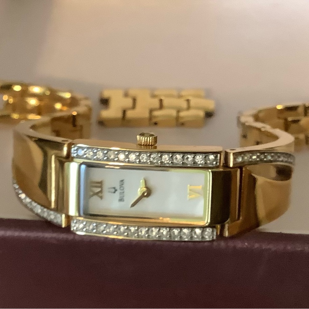 Vintage (2) Watches, Bulova Gold plated and Geneva Silver - Picture 12 of 14